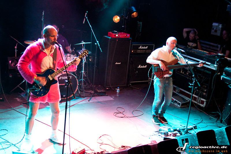 DUK (live in Hamburg, 2011)